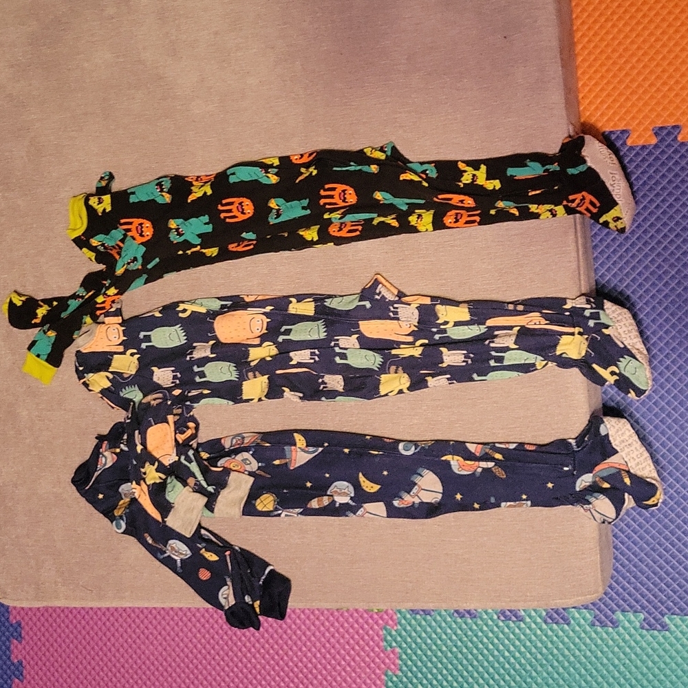 3 carter's 24 month pajamas. Great condition